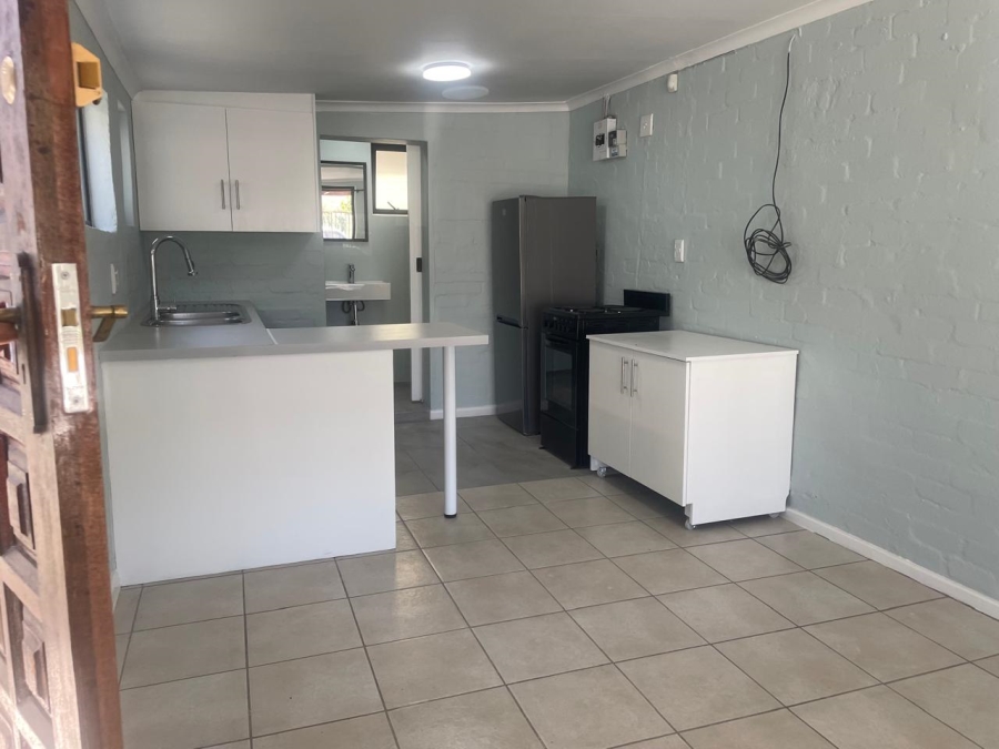 To Let 1 Bedroom Property for Rent in Southfield Western Cape